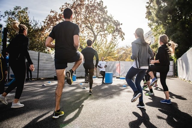 Runners outside on the sun